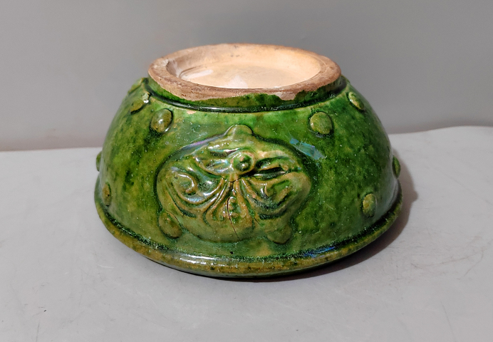 古玩陶瓷金元堆塑鼓釘獸頭紋三彩爐拍賣，當前價格9800元