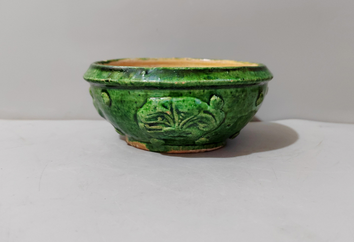 古玩陶瓷金元堆塑鼓釘獸頭紋三彩爐拍賣，當前價格9800元