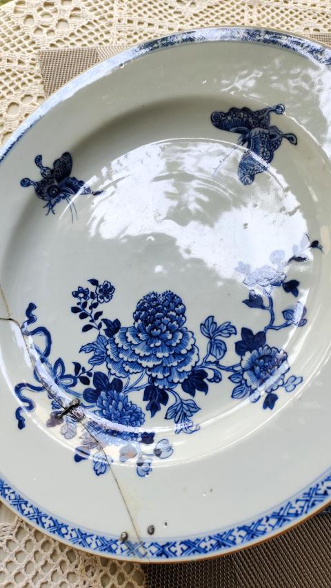 古玩陶瓷清雍正青花碟戀花紋大盤拍賣，當(dāng)前價(jià)格1200元