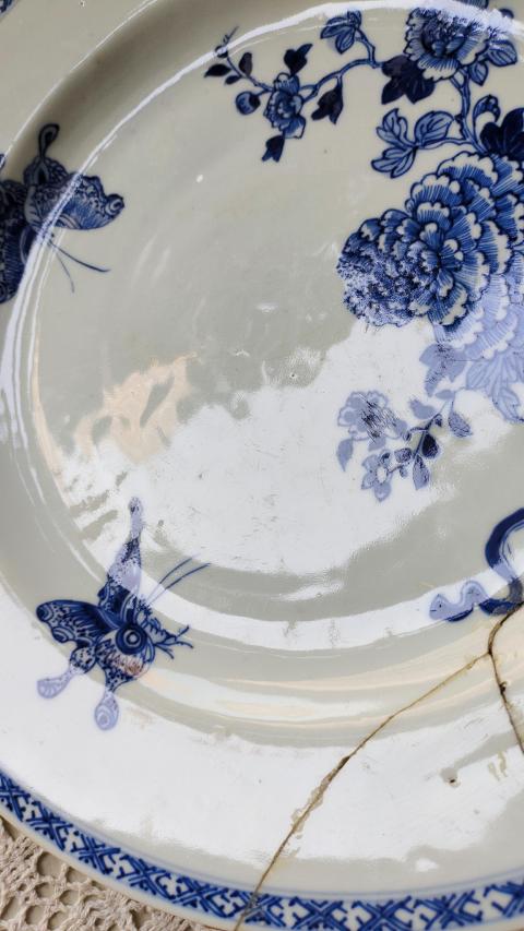 古玩陶瓷清雍正青花碟戀花紋大盤拍賣，當(dāng)前價(jià)格1200元
