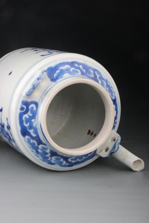 古玩陶瓷【8140】清晚期  青花博古花卉紋提梁壺拍賣，當(dāng)前價格2280元