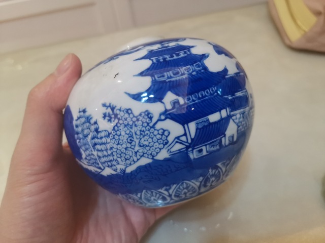 古玩陶瓷樓臺亭閣山水紋青花罐160拍賣,當前價格160元