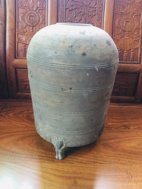 古玩陶瓷灰陶三熊足谷倉(cāng)拍賣,當(dāng)前價(jià)格3888元