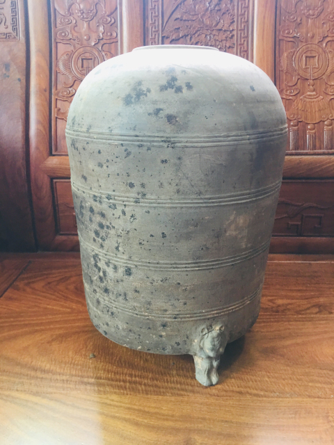 古玩陶瓷灰陶三熊足谷倉(cāng)拍賣,當(dāng)前價(jià)格3888元