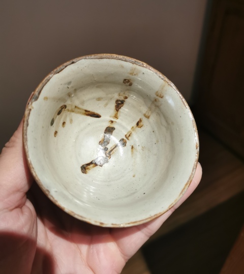 古玩陶瓷清早期·褐彩竹字紋杯拍賣,當前價格990元