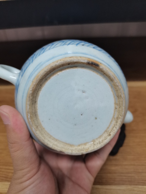 古玩陶瓷清中期青花纏枝花卉茶壺拍賣，當前價格1800元