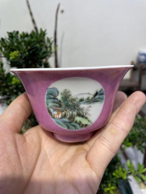 古玩陶瓷傳世胭脂紅匝道粉彩開窗山水紋杯拍賣，當前價格6800元