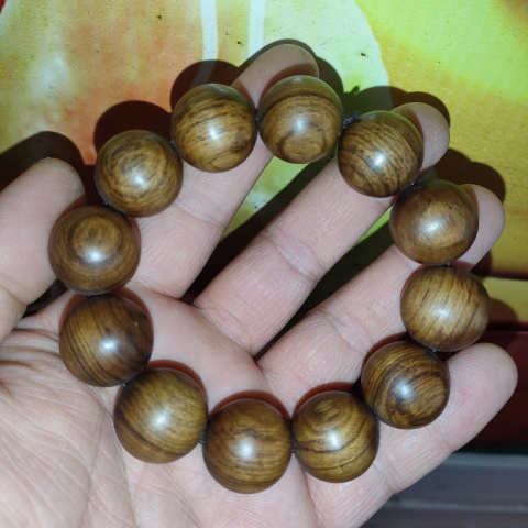 古玩雜項老料,原汁原味黃花梨手串拍賣,當前價格999元