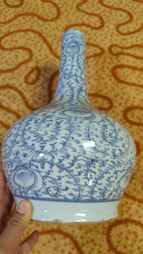 古玩陶瓷青花纏枝花紋天球瓶拍賣，當(dāng)前價(jià)格15000元