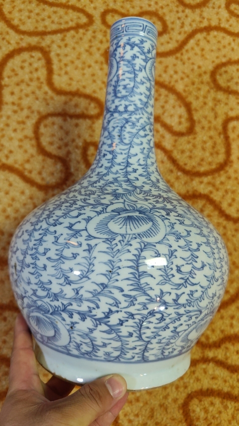 古玩陶瓷青花纏枝花紋天球瓶拍賣，當(dāng)前價(jià)格15000元