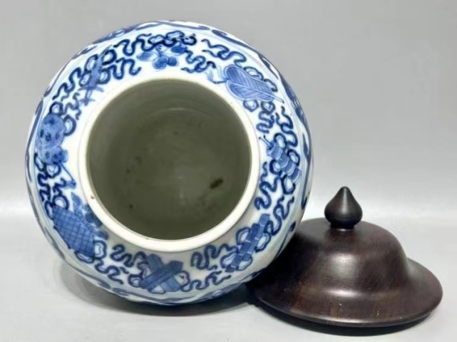 古玩陶瓷人物花鳥紋青花罐拍賣,當前價格4800元