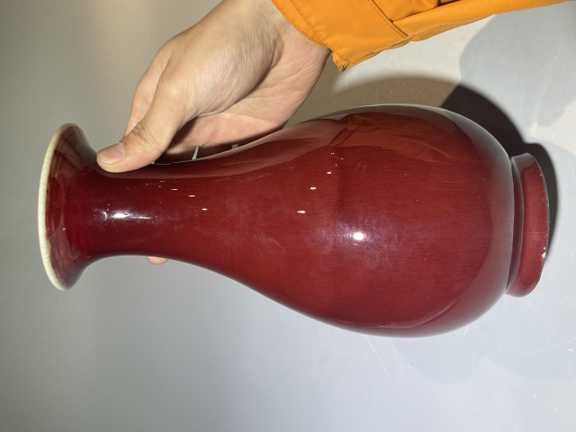古玩陶瓷郎紅釉賞瓶拍賣,當(dāng)前價(jià)格3000元