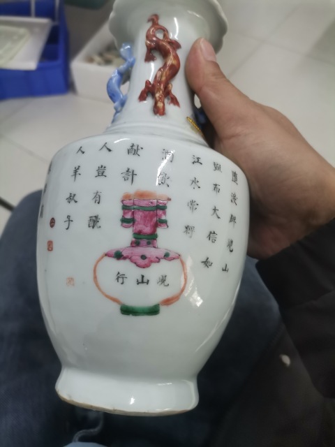 古玩陶瓷同治粉彩無雙譜龍紋瓶拍賣，當前價格6500元