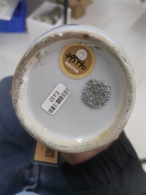 古玩陶瓷同治粉彩無雙譜龍紋瓶拍賣，當前價格6500元
