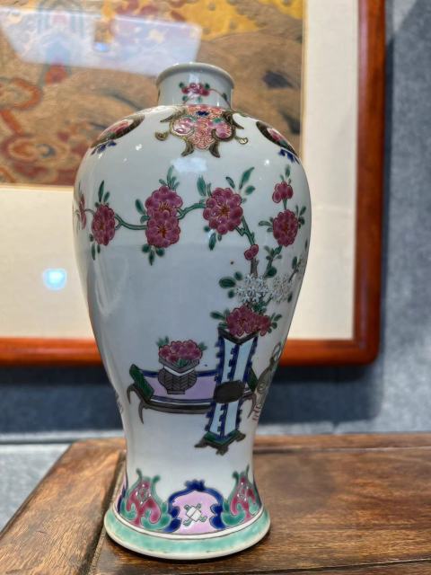 古玩陶瓷清代粉彩梅瓶拍賣,當前價格11000元