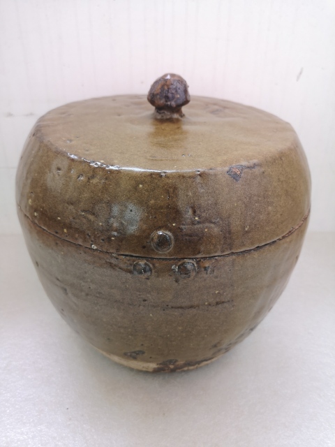 古玩陶瓷清早期褐釉蓋罐拍賣,當(dāng)前價(jià)格1350元