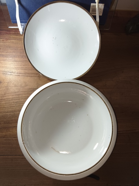 古玩陶瓷江西瓷業(yè)公司官窯款大名家袁榮興粉彩花鳥紋一品鍋拍賣,當前價格2600元
