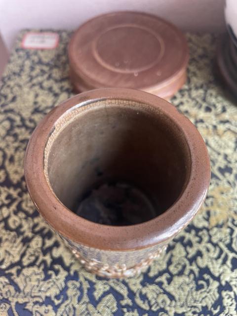 古玩陶瓷哥釉地梅紋筆筒拍賣,當前價格2000元