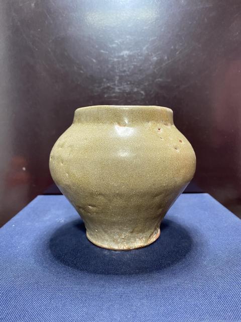 古玩陶瓷元,龍泉窯系仰蓮罐拍賣,當前價格1650元