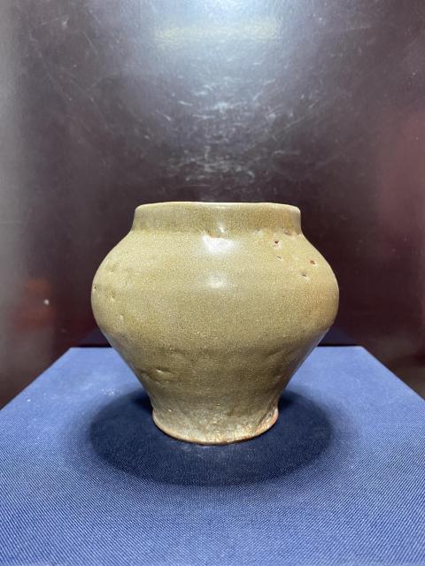 古玩陶瓷元,龍泉窯系仰蓮罐拍賣,當前價格1650元