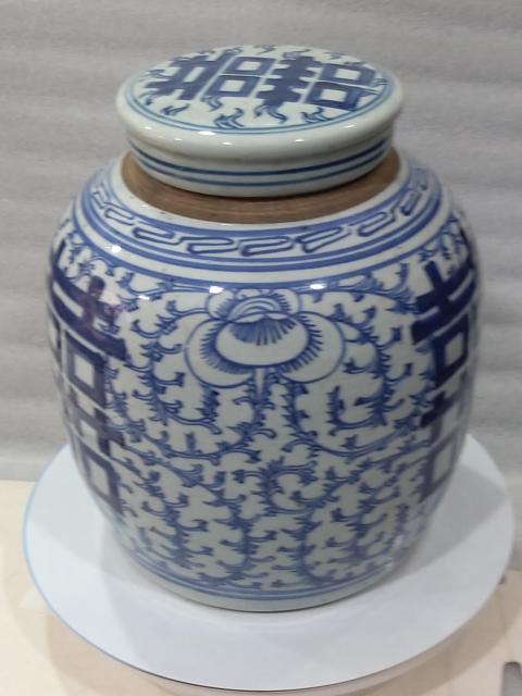 古玩陶瓷青花纏枝喜字紋蓋罐拍賣(mài)，當(dāng)前價(jià)格1288元