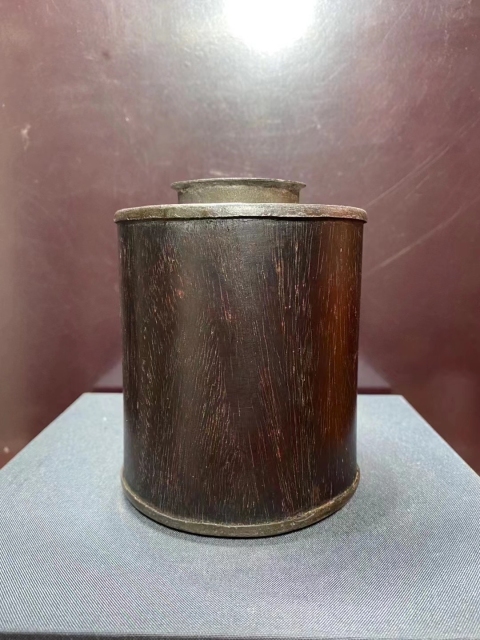 古玩雜項(xiàng)清代.紅木包錫帶楷書款茶葉罐拍賣,當(dāng)前價(jià)格1980元