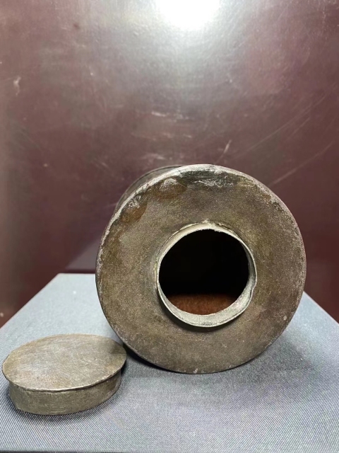 古玩雜項(xiàng)清代.紅木包錫帶楷書款茶葉罐拍賣,當(dāng)前價(jià)格1980元