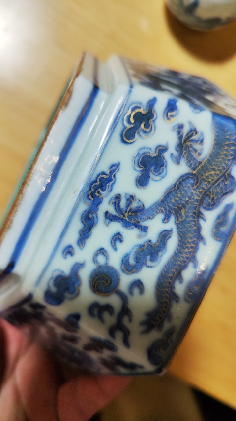 古玩陶瓷青花雙龍戲珠描金彩繪六方碗拍賣(mài)，當(dāng)前價(jià)格50000元
