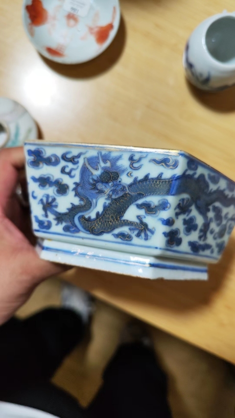 古玩陶瓷青花雙龍戲珠描金彩繪六方碗拍賣(mài)，當(dāng)前價(jià)格50000元