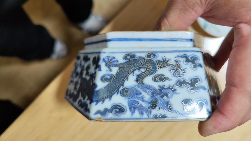 古玩陶瓷青花雙龍戲珠描金彩繪六方碗拍賣(mài)，當(dāng)前價(jià)格50000元