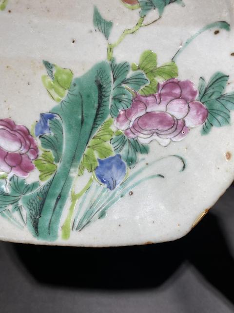 古玩陶瓷【彩頭細路】清晚期粉彩花卉紋六方貢盤拍賣，當前價格498元