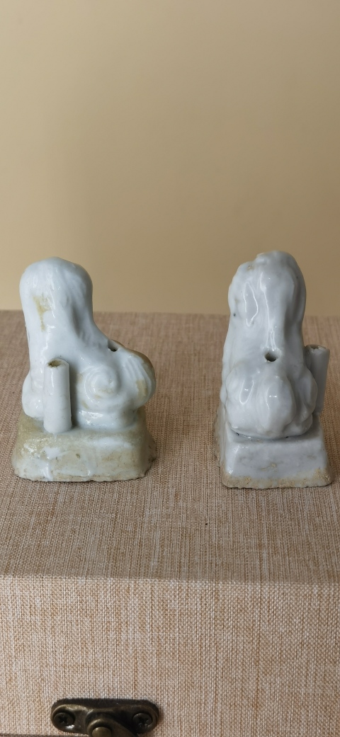 古玩陶瓷明末清初·白釉獅子香插一對(duì)拍賣，當(dāng)前價(jià)格380元