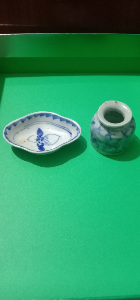古玩陶瓷清中期.淡描青花花卉紋水盂及海棠小盤330拍賣,當(dāng)前價(jià)格330元