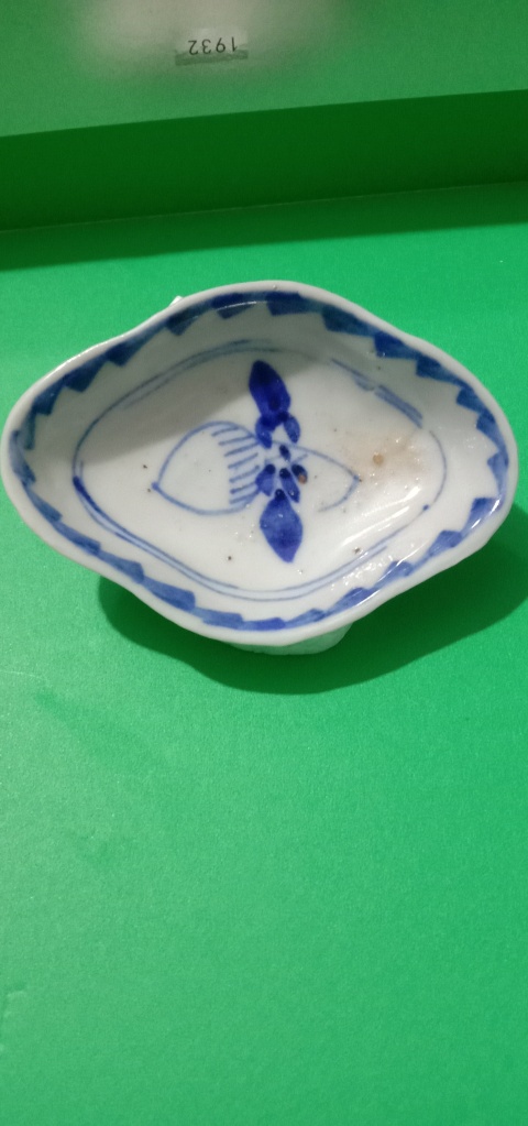 古玩陶瓷清中期.淡描青花花卉紋水盂及海棠小盤330拍賣,當(dāng)前價(jià)格330元