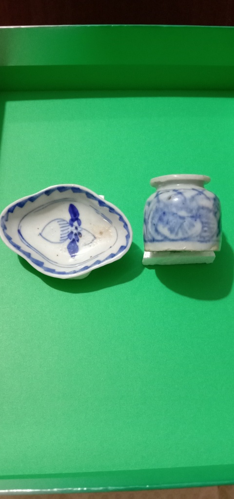 古玩陶瓷清中期.淡描青花花卉紋水盂及海棠小盤330拍賣,當(dāng)前價(jià)格330元