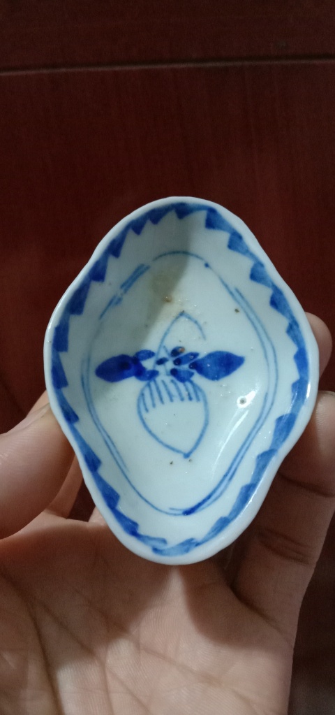 古玩陶瓷清中期.淡描青花花卉紋水盂及海棠小盤330拍賣,當(dāng)前價(jià)格330元