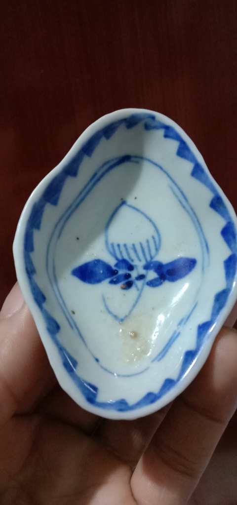 古玩陶瓷清中期.淡描青花花卉紋水盂及海棠小盤330拍賣,當(dāng)前價(jià)格330元