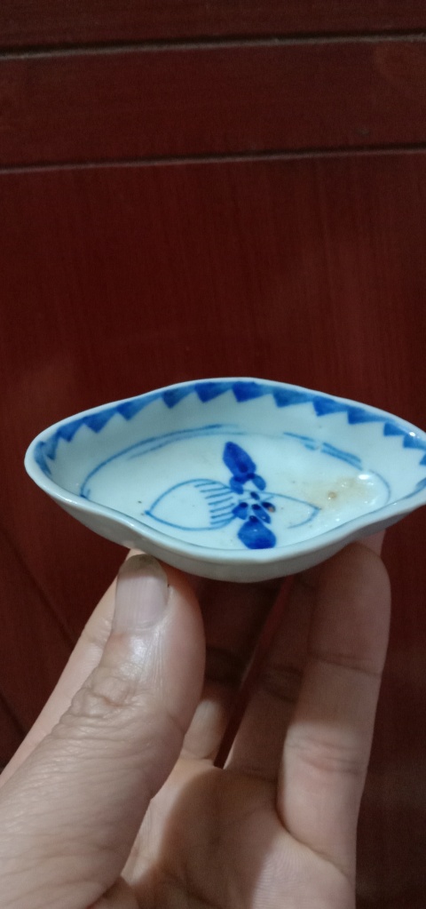 古玩陶瓷清中期.淡描青花花卉紋水盂及海棠小盤330拍賣,當(dāng)前價(jià)格330元