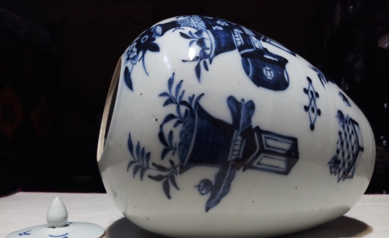 古玩陶瓷青花博古花卉紋蓋罐拍賣，當(dāng)前價(jià)格6000元