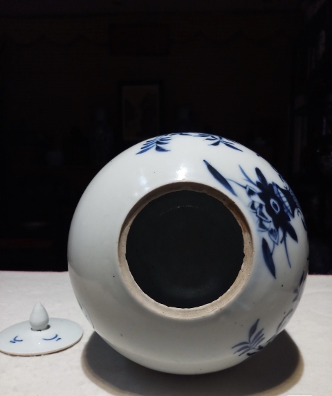 古玩陶瓷青花博古花卉紋蓋罐拍賣，當(dāng)前價(jià)格6000元