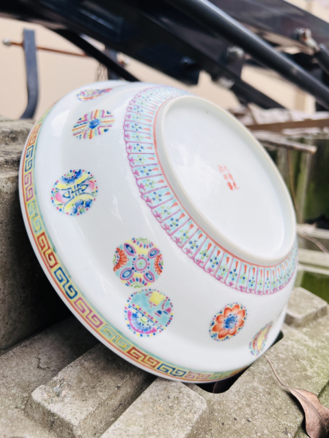 古玩陶瓷【精品】粉彩皮球花大碗拍賣，當前價格2850元
