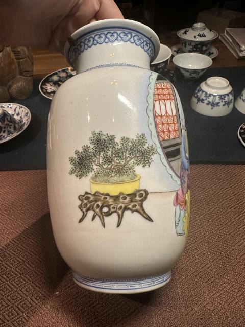 古玩陶瓷解放初期粉彩仕女故事圖燈籠瓶拍賣,當前價格1800元