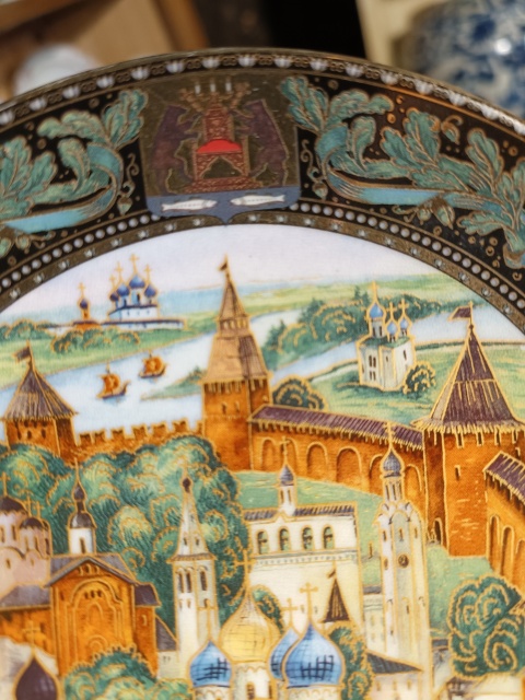 古玩陶瓷(民國(guó)精品)描金徽章人物風(fēng)景掛盤拍賣,當(dāng)前價(jià)格368元
