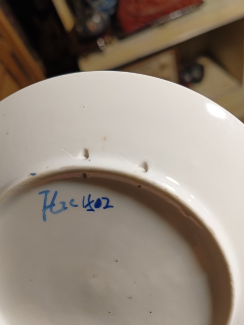 古玩陶瓷(民國(guó)精品)描金徽章人物風(fēng)景掛盤拍賣,當(dāng)前價(jià)格368元