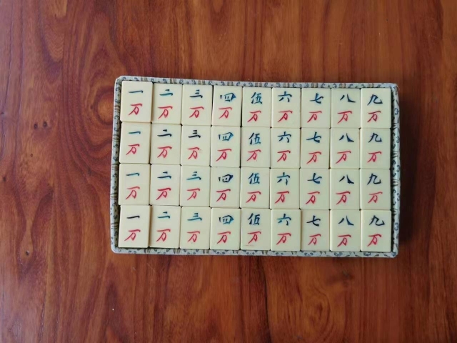 古玩雜項建國初期麻將一付拍賣,當前價格1200元