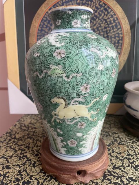 古玩陶瓷海水江崖落花流水天馬紋梅瓶拍賣，當前價格10000元