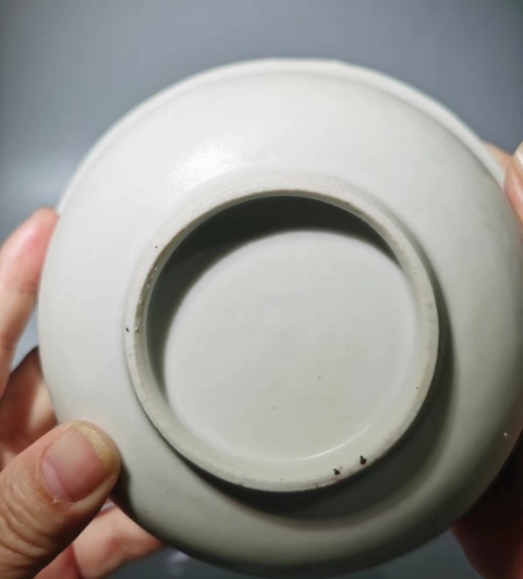 古玩陶瓷明代甜白釉宮碗（AI識(shí)別為永樂(lè)官窯）拍賣，當(dāng)前價(jià)格80000元