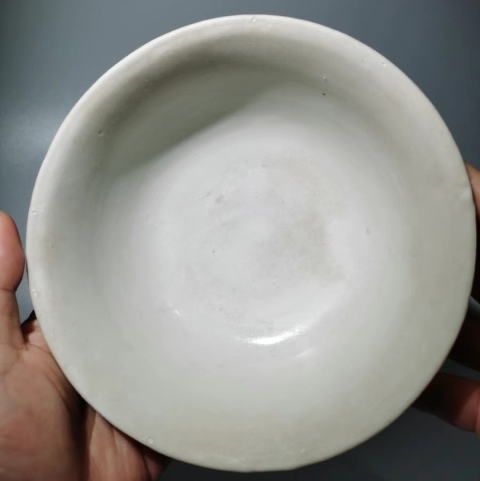 古玩陶瓷明代甜白釉宮碗（AI識(shí)別為永樂(lè)官窯）拍賣，當(dāng)前價(jià)格80000元
