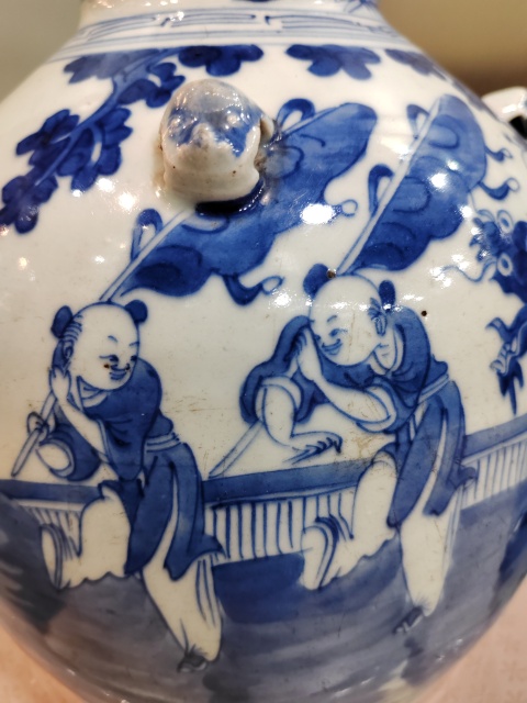 古玩陶瓷青花麒麟送子圖紋四系提梁壺拍賣，當前價格2800元