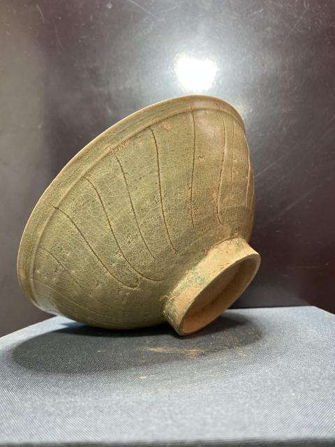 古玩陶瓷宋代青釉刻劃紋碗拍賣，當前價格1800元